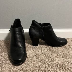 Black Clarks leather heeled booties boots size 9.5